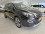 Peugeot 3008 SUV Allure 130pk Automaat | Navigatie | Achteruitrijcamera | Handsfree achterklep | Climate Control | Keyless | Parkeersensoren v+a | Cruise Control | Full Led koplampen | Apple Carplay / Android Auto | Bluetooth | DAB+ radio | Donker getint glas | 19" lichtmetalen velgen |