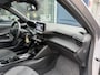 Peugeot 2008 1.2 Hybrid 145 Allure | Trekhaak 1100 KG | Navigatie | All Season Banden | 360 Graden Camera | Stoelverwarming | Parkeersensoren V+A | Cruise Control | Hoge Zitpositie | Hybride Elektrisch rijden | Climate Control | LED Verlichting | 17" Lichtmetalen Velgen |