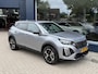 Peugeot 2008 1.2 Hybrid 145 Allure | Trekhaak 1100 KG | Navigatie | All Season Banden | 360 Graden Camera | Stoelverwarming | Parkeersensoren V+A | Cruise Control | Hoge Zitpositie | Hybride Elektrisch rijden | Climate Control | LED Verlichting | 17" Lichtmetalen Velgen |