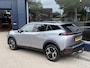 Peugeot 2008 1.2 Hybrid 145 Allure | Trekhaak 1100 KG | Navigatie | All Season Banden | 360 Graden Camera | Stoelverwarming | Parkeersensoren V+A | Cruise Control | Hoge Zitpositie | Hybride Elektrisch rijden | Climate Control | LED Verlichting | 17" Lichtmetalen Velgen |
