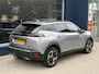 Peugeot 2008 1.2 Hybrid 145 Allure | Trekhaak 1100 KG | Navigatie | All Season Banden | 360 Graden Camera | Stoelverwarming | Parkeersensoren V+A | Cruise Control | Hoge Zitpositie | Hybride Elektrisch rijden | Climate Control | LED Verlichting | 17" Lichtmetalen Velgen |