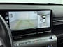 Hyundai Kona Electric Premium Sky 65.4 kWh | SoH 98% | Schuifdak | Leer | Trekhaak | Memory | 360 Camera | Stoelventilatie | V2L |
