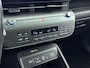 Hyundai Kona Electric Premium Sky 65.4 kWh | SoH 98% | Schuifdak | Leer | Trekhaak | Memory | 360 Camera | Stoelventilatie | V2L |