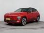 Hyundai Kona Electric Premium Sky 65.4 kWh | SoH 98% | Schuifdak | Leer | Trekhaak | Memory | 360 Camera | Stoelventilatie | V2L |