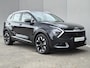Kia Sportage 1.6 T-GDi Plug-in Hybrid AWD DynamicLine / Fabrieksgarantie tot 10-2029 / Dealer onderhouden / Trekgewicht 1350 kg / EAER bereik 70 km bereik stad 78 km / Stuur- Stoel & Achterbank verwarming / Adaptief cruise control / Achteruitrijcamera / Apple Carplay Android Auto /