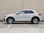 Volkswagen T-Roc 1.5 TSI R-Line 150pk DSG | Trekhaak | Achteruitrijcamera | 18" inch velgen | Climatronic | Dodehoek sensor |