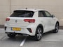 Volkswagen T-Roc 1.5 TSI R-Line 150pk DSG | Trekhaak | Achteruitrijcamera | 18" inch velgen | Climatronic | Dodehoek sensor |