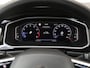 Volkswagen T-Roc 1.5 TSI R-Line 150pk DSG | Trekhaak | Achteruitrijcamera | 18" inch velgen | Climatronic | Dodehoek sensor |