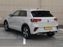 Volkswagen T-Roc 1.5 TSI R-Line 150pk DSG | Trekhaak | Achteruitrijcamera | 18" inch velgen | Climatronic | Dodehoek sensor |