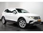 Volkswagen Tiguan Elegance eHybrid | ACC | Achteruitrijcamera | Elektrische achterklep | Stoelverwarming | Elektrisch wegklapbare trekhaak | Dode hoek detectie