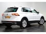 Volkswagen Tiguan Elegance eHybrid | ACC | Achteruitrijcamera | Elektrische achterklep | Stoelverwarming | Elektrisch wegklapbare trekhaak | Dode hoek detectie