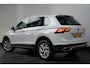 Volkswagen Tiguan Elegance eHybrid | ACC | Achteruitrijcamera | Elektrische achterklep | Stoelverwarming | Elektrisch wegklapbare trekhaak | Dode hoek detectie