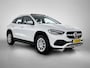 Mercedes-Benz GLA 200 Business Solution Panorama Schuif-Kanteldak | Parkeerpakket met achteruitrijcamera | Ledkoplampen. Inclusief 24 maanden MB Certified garantie voor Europa.