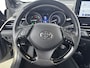 Toyota C-HR / C-HR+ 1.8 Hybrid Executive | Dealer Onderhouden | JBL | dodehoek detectie | Stoel+stuurverwarming | Parkeersensoren voor+achter | FULL LED Adaptive | Navigatie | Apple CarPlay/Android Auto | Cruise Control Adaptive |