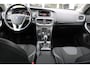 Volvo V40 T2 123PK Automaat Momentum | Org. NL | Styling Kit | Adapt. Cruise | BLIS | PDC Achter | Climate Control | 17" LMV |