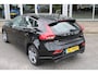 Volvo V40 T2 123PK Automaat Momentum | Org. NL | Styling Kit | Adapt. Cruise | BLIS | PDC Achter | Climate Control | 17" LMV |