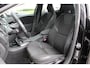 Volvo V40 T2 123PK Automaat Momentum | Org. NL | Styling Kit | Adapt. Cruise | BLIS | PDC Achter | Climate Control | 17" LMV |