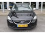 Volvo V40 T2 123PK Automaat Momentum | Org. NL | Styling Kit | Adapt. Cruise | BLIS | PDC Achter | Climate Control | 17" LMV |