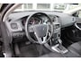 Volvo V40 T2 123PK Automaat Momentum | Org. NL | Styling Kit | Adapt. Cruise | BLIS | PDC Achter | Climate Control | 17" LMV |
