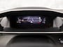 Peugeot 2008 1.2 PureTech Allure Sport (VIRTUAL COCKPIT, APPLE CARPLAY, 360 CAMERA, LEDER, KEYLESS, SPORTSTOELEN, GETINT GLAS, LM VELGEN, NIEUWSTAAT)