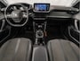 Peugeot 2008 1.2 PureTech Allure Sport (VIRTUAL COCKPIT, APPLE CARPLAY, 360 CAMERA, LEDER, KEYLESS, SPORTSTOELEN, GETINT GLAS, LM VELGEN, NIEUWSTAAT)