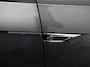 Volkswagen T-Roc 1.5 TSI DSG R-Line + Design pakket Black Automaat Panorama dak Navigatie Apple Carplay/Android Auto Climate control LED Adaptieve cruise control