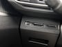 Peugeot 3008 1.2 PureTech Sport Automaat (APPLE CARPLAY, 1e EIGENAAR, GROOT NAVI, 360 CAMERA, TREKHAAK, SPORTSTOELEN, LANE ASSIST, CRUISE, NIEUWSTAAT)
