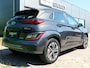 Hyundai Kona Electric EV Fashion 64 kWh | 204 PK | SOH 95% | Adaptive cruise control | Achteruitrijcamera | Keyless entry | LED verlichting | DAB ontvanger | Bluetooth telefoonverbinding | Navigatie | Lichtmetalen velgen