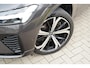 Volvo XC60 2.0 T6 Plug-in hybrid AWD Plus Dark Long Range | Bowers & Wilkins | Harman Kardon | Dealer onderhouden | 21 inch | Schuif/kanteldak | Adaptieve cruise control | Trekhaak | Stoelverwarming |