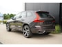 Volvo XC60 2.0 T6 Plug-in hybrid AWD Plus Dark Long Range | Bowers & Wilkins | Harman Kardon | Dealer onderhouden | 21 inch | Schuif/kanteldak | Adaptieve cruise control | Trekhaak | Stoelverwarming |