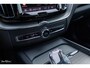Volvo XC60 2.0 T6 Plug-in hybrid AWD Ultra Black Edition long Range | Luchtvering | Bowers&Wilkins | Zwenkbare trekhaak | Panoramadak | Memory | Blis |