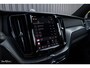 Volvo XC60 2.0 T6 Plug-in hybrid AWD Ultra Black Edition long Range | Luchtvering | Bowers&Wilkins | Zwenkbare trekhaak | Panoramadak | Memory | Blis |