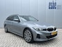 BMW 3-Serie Touring 320e Trekhaak Leder Camera Live Cockpit Plus Widescreen Elektrische Sportstoelen Stoelverwarming Extra Getint Glas Shadow Line Hifi Apple Carplay Android Auto Plug In Hybride NL Auto 1e Eigenaar BTW