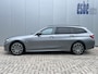BMW 3-Serie Touring 320e Trekhaak Leder Camera Live Cockpit Plus Widescreen Elektrische Sportstoelen Stoelverwarming Extra Getint Glas Shadow Line Hifi Apple Carplay Android Auto Plug In Hybride NL Auto 1e Eigenaar BTW