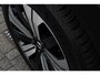 Volvo XC60 T6 Plug-in hybrid AWD Plus Dark | Trekhaak | 360 graden camera | Verwarmbare voorstoelen stuurwiel en achterbank | Adaptieve cruise control | Premium audio by Harman Kardon