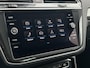Volkswagen Tiguan 1.5 TSI Life | Stoelverwarming | Adaptieve Cruise Control | Navigatie | Climate Control | Metallic Lak | Climate Control | Automaat | Getinte Ramen | Dakrails | Lichtmetalen Velgen |