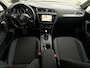 Volkswagen Tiguan 1.5 TSI Life | Stoelverwarming | Adaptieve Cruise Control | Navigatie | Climate Control | Metallic Lak | Climate Control | Automaat | Getinte Ramen | Dakrails | Lichtmetalen Velgen |