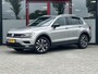 Volkswagen Tiguan 1.5 TSI Life | Stoelverwarming | Adaptieve Cruise Control | Navigatie | Climate Control | Metallic Lak | Climate Control | Automaat | Getinte Ramen | Dakrails | Lichtmetalen Velgen |