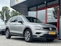 Volkswagen Tiguan 1.5 TSI Life | Stoelverwarming | Adaptieve Cruise Control | Navigatie | Climate Control | Metallic Lak | Climate Control | Automaat | Getinte Ramen | Dakrails | Lichtmetalen Velgen |