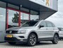 Volkswagen Tiguan 1.5 TSI Life | Stoelverwarming | Adaptieve Cruise Control | Navigatie | Climate Control | Metallic Lak | Climate Control | Automaat | Getinte Ramen | Dakrails | Lichtmetalen Velgen |