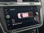 Volkswagen Tiguan 1.5 TSI Life | Stoelverwarming | Adaptieve Cruise Control | Navigatie | Climate Control | Metallic Lak | Climate Control | Automaat | Getinte Ramen | Dakrails | Lichtmetalen Velgen |