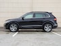 Volkswagen Tiguan 1.4 TSI eHybrid R-Line Business 245pk DSG | Dealer onderhouden | Navigatie | Winterpakket | Cruise control | Climate control | Trekhaak |