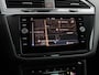 Volkswagen Tiguan 1.4 TSI eHybrid R-Line Business 245pk DSG | Dealer onderhouden | Navigatie | Winterpakket | Cruise control | Climate control | Trekhaak |