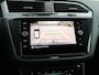 Volkswagen Tiguan 1.4 TSI eHybrid R-Line Business 245pk DSG | Dealer onderhouden | Navigatie | Winterpakket | Cruise control | Climate control | Trekhaak |