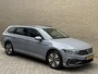Volkswagen Passat 1.4 TSI 218pk PHEV GTE | Trekhaak wegklapbaar | 360 camera | LED | DAB | Adaptieve cruise | Lane assist | Stoelverwarming | Navigatie | Apple CarPlay | Dodehoekdetectie | Volledig onderhouden
