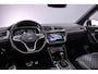 Volkswagen Tiguan R-Line Business+ 1.4 TSI eHybrid 245pk DSG Automaat Trekhaak, Panoramadak, Adaptive cruise control, Achteruitrijcamera, Navigatie