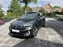 Volkswagen T-Roc 1.5 TSI DSG R-LINE EDITION , PANORAMADAK , BLACK STYLE , SIDE ASSIST , ACC, LANE ASSIST , KEYLESS ENTRY , IQ-LIGHT , LED , COCKPIT PRO , STUUR EN STOEL VERWARMING , APPEL CARPLY , PRIVACY GLASS , LAVASTONE INTERIEUR , CLIMA , ACHTERK