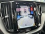 Volvo XC60 2.0 T8 Plug-in hybrid AWD Ultra Dark | Luchtvering, Trekhaak, 360° Camera, PANO, 21 inch velgen, Lift modus, zeer luxe!