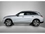 Mercedes-Benz GLC 300e 4MATIC Business Solution AMG | Premium | Winterpakket | Nightpakket | Rijassistentiepakket Plus | Trekhaak | Panoramaschuifdak | Burmester® 3D surround sound systeem | Treeplanken | 20 inch vijfspaaks lichtmetalen AMG-velgen |