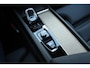 Volvo XC60 T6 Plug-in hybrid AWD Plus Dark | Trekhaak | Panoramadak | Head up display | 360 graden camera | Verwarmbare voorstoelen stuurwiel en achterbank | Premium audio by Harman Kardon